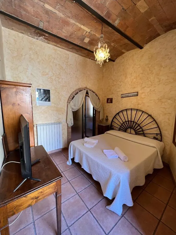 Guest house Affittacamere Licenza N.1 Presso La Magica Torre Pitigliano