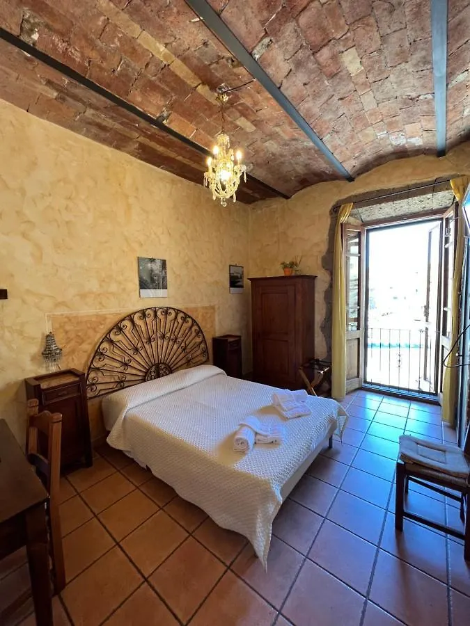 Affittacamere Licenza N.1 Presso La Magica Torre Pitigliano Italy